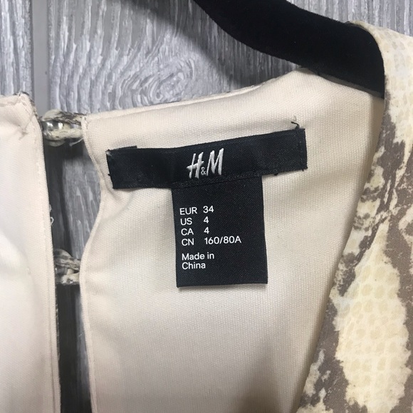 H&M Fit & Flare Snake Skin Print Dress EUC Size 4 - Picture 6 of 8